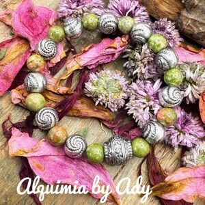 Alquimia Vibrant Green unakite and Silver Spiral Bracelet